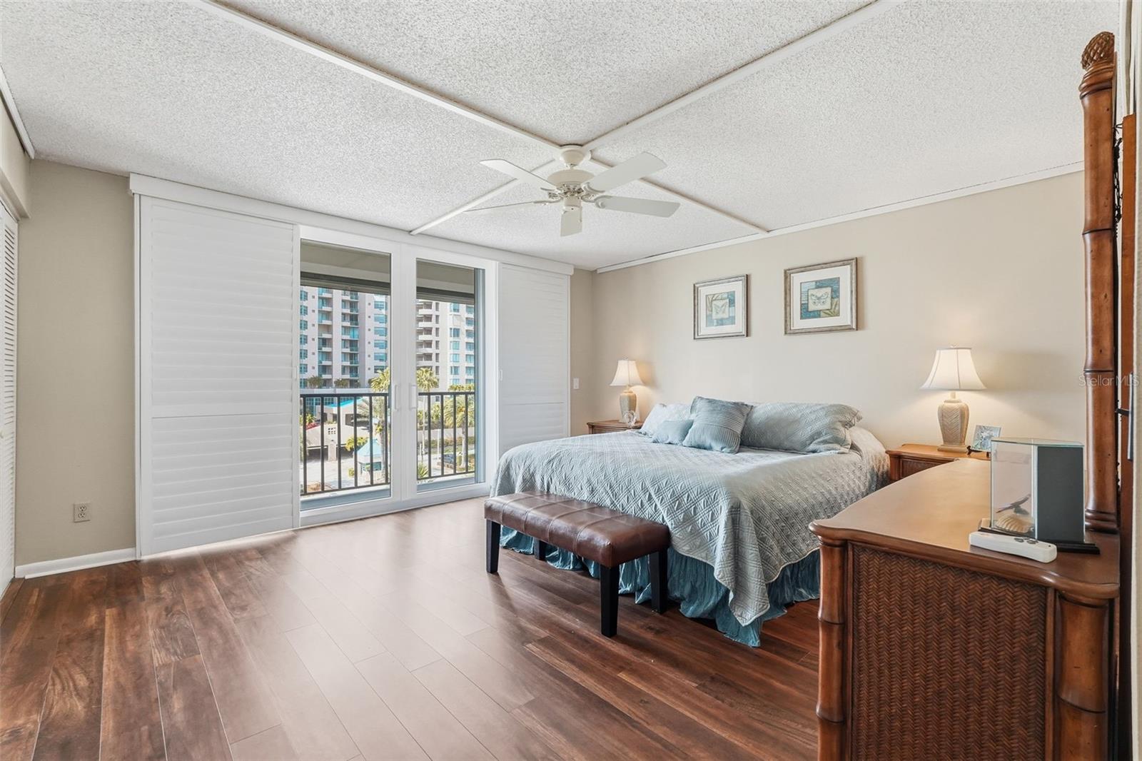 Listing photo id 3 for 1581 Gulf Boulevard 403n