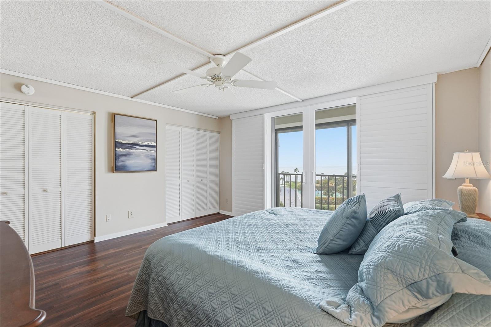 Listing photo id 4 for 1581 Gulf Boulevard 403n