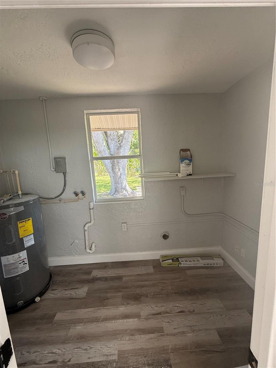 Image 7 of 11 For 9029 Maiden Lane