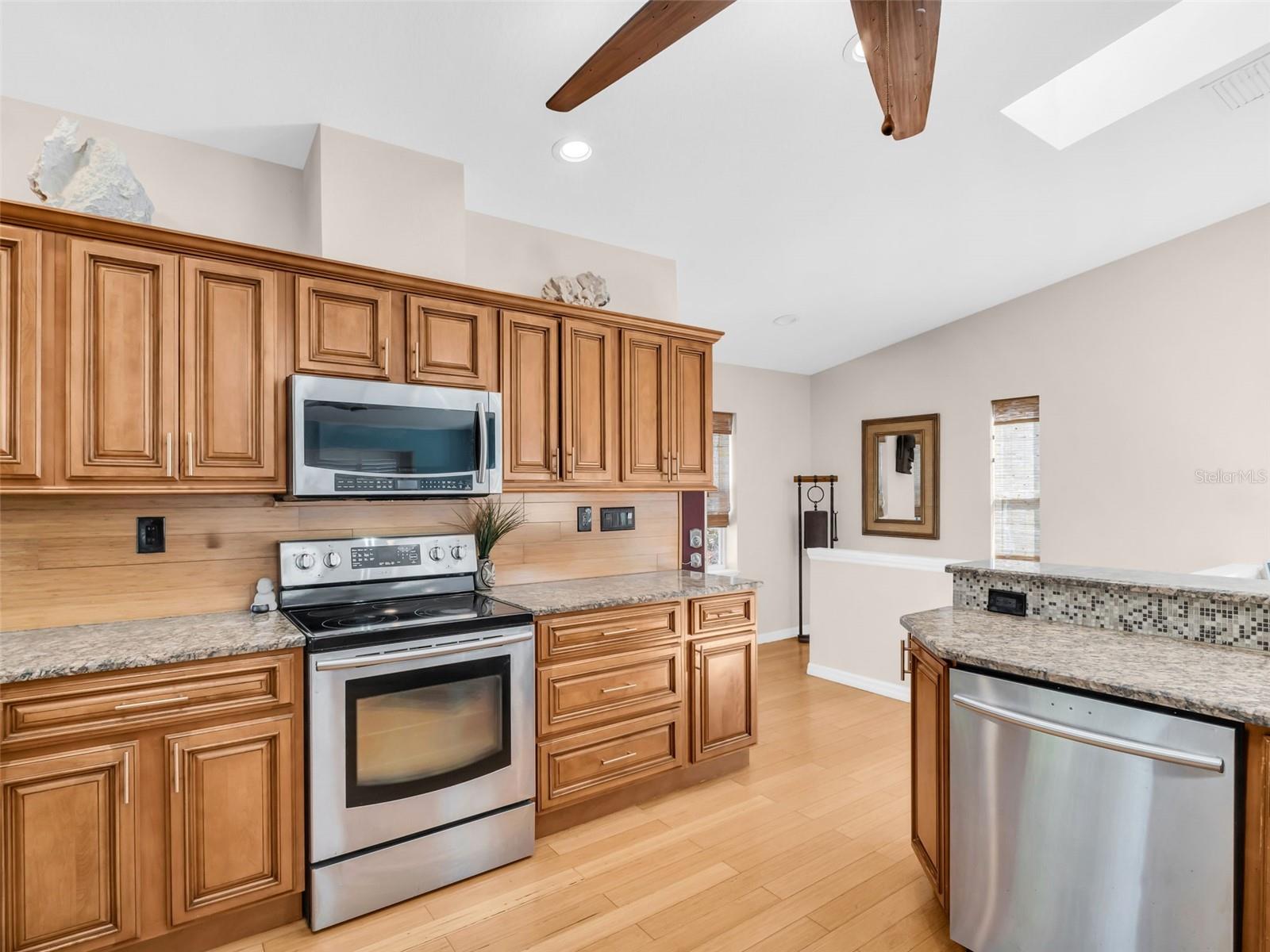 Image 10 of 76 For 1907 Gulf Beach Boulevard