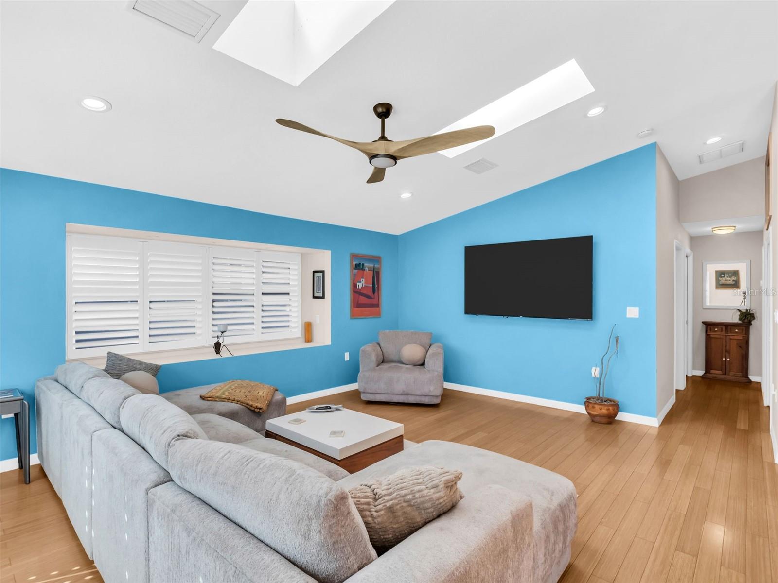 Image 13 of 76 For 1907 Gulf Beach Boulevard