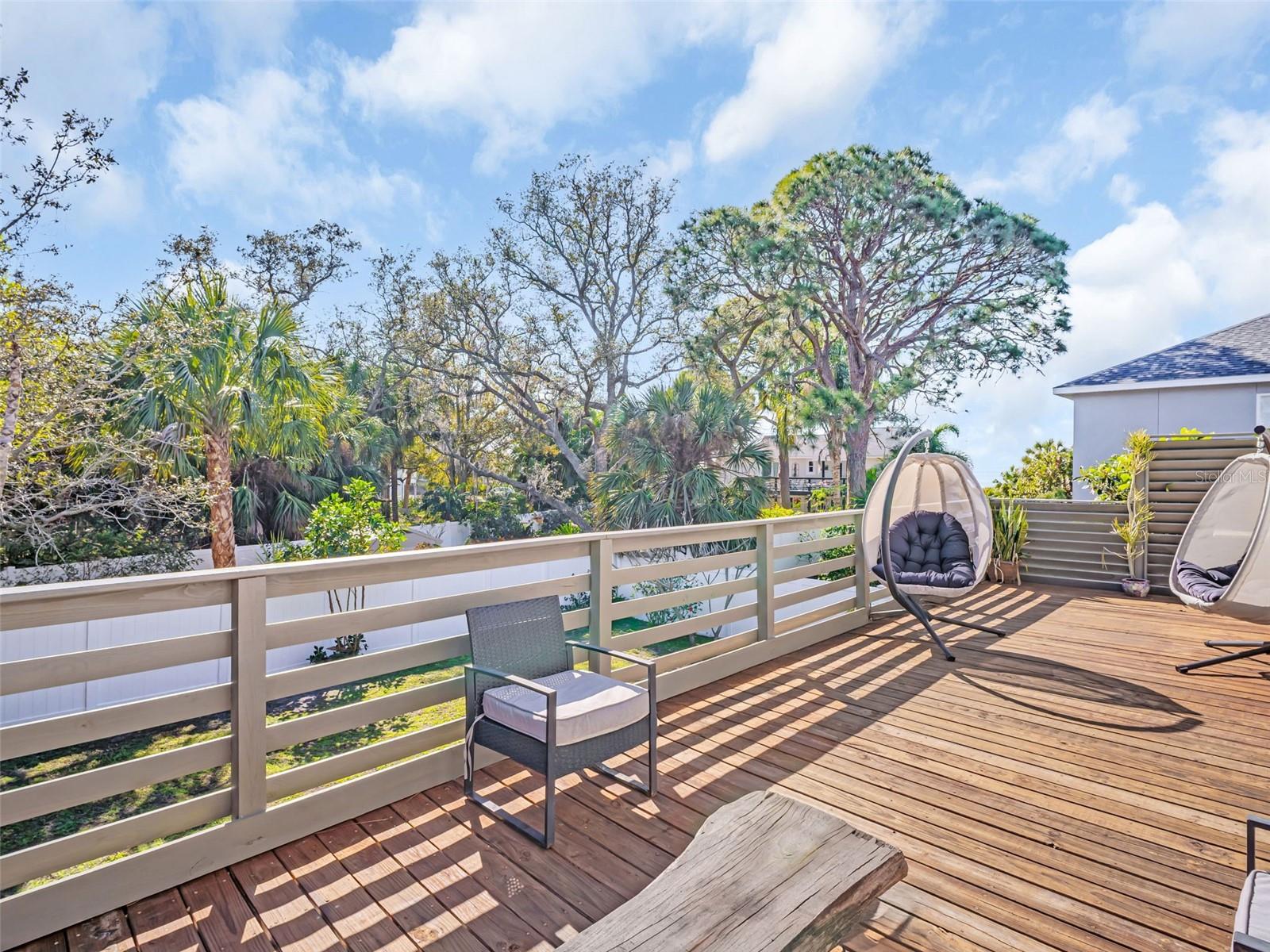 Image 15 of 76 For 1907 Gulf Beach Boulevard