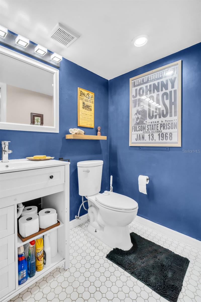 Image 32 of 76 For 1907 Gulf Beach Boulevard