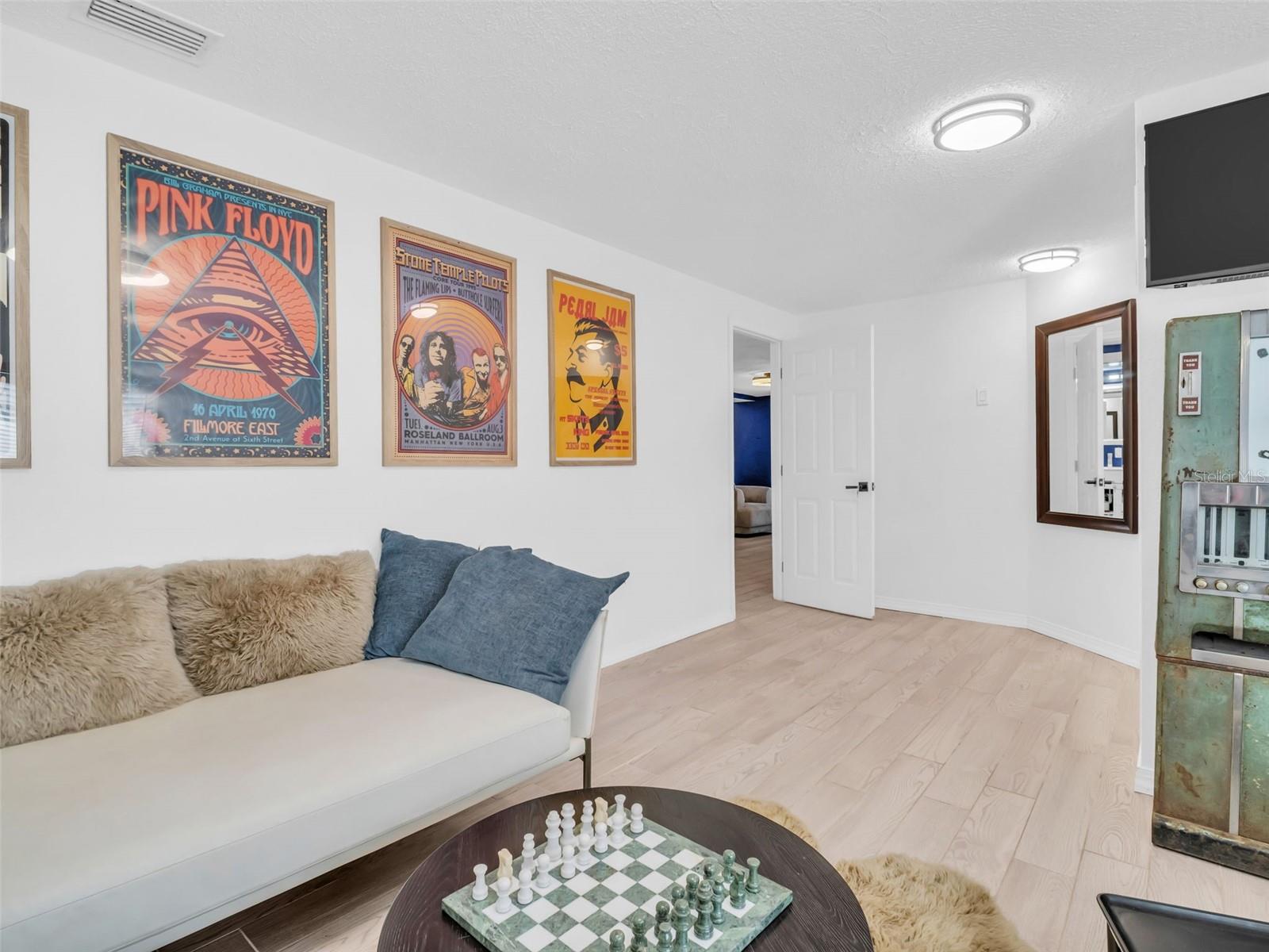 Image 35 of 76 For 1907 Gulf Beach Boulevard