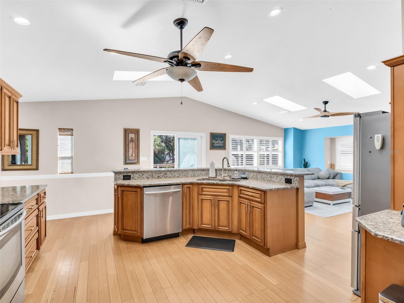 Image 5 of 76 For 1907 Gulf Beach Boulevard