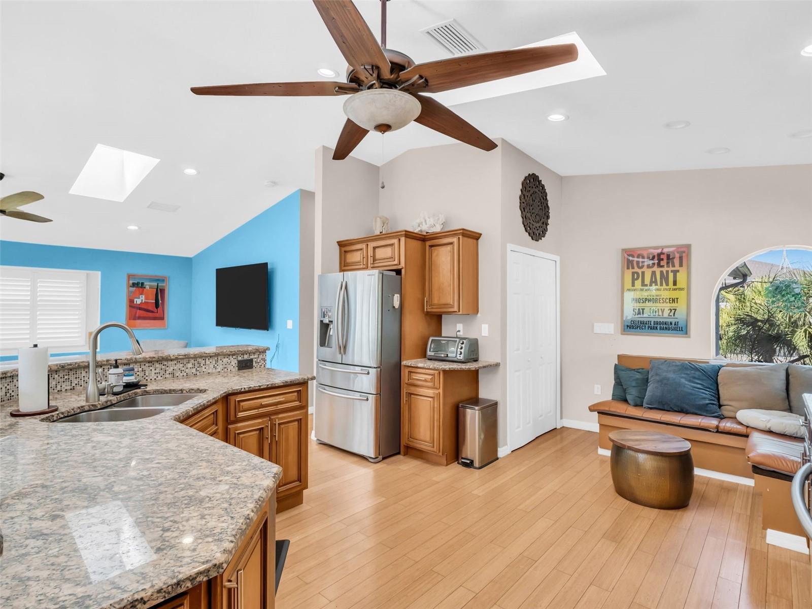 Image 9 of 76 For 1907 Gulf Beach Boulevard