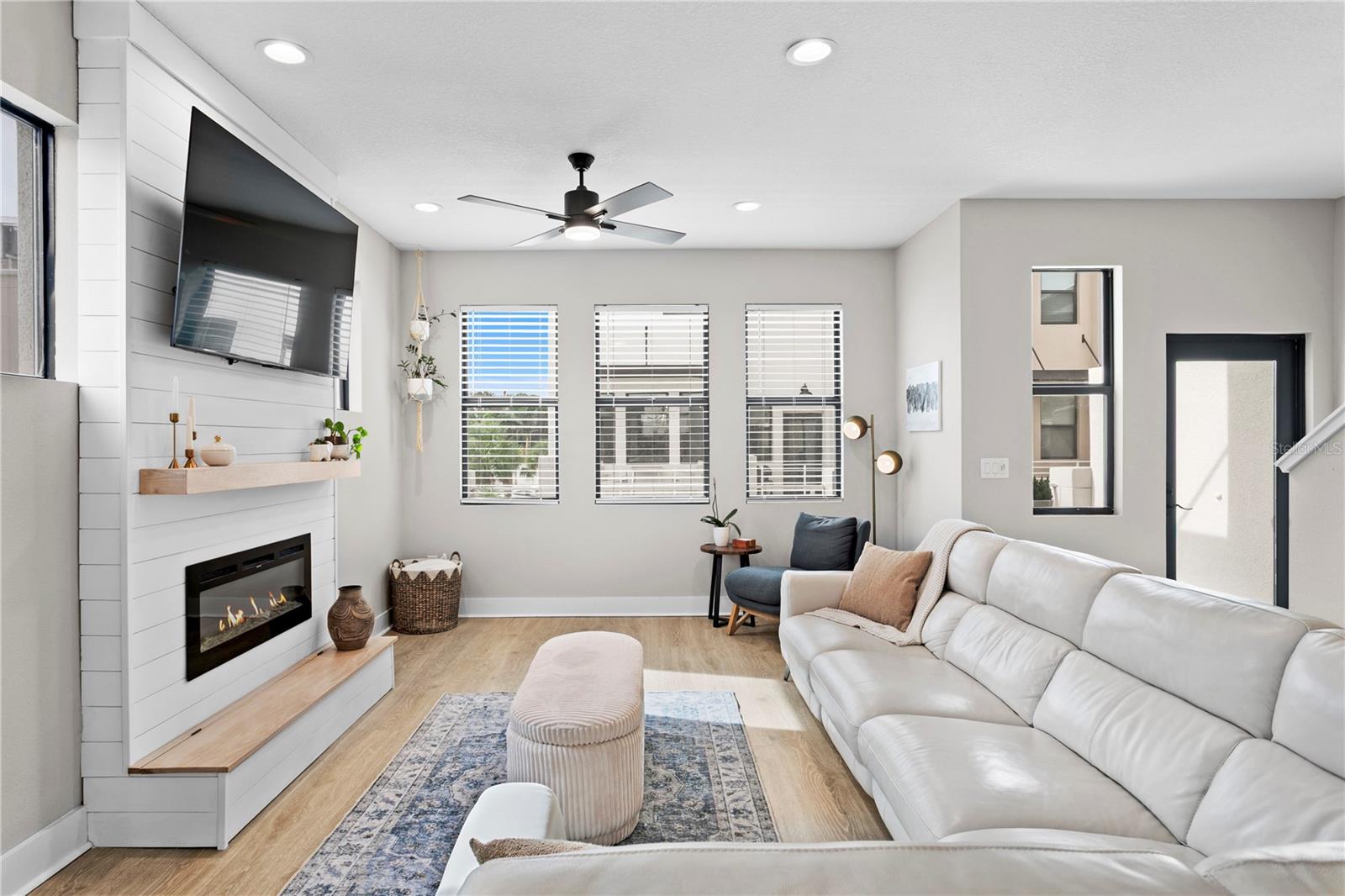 Image 11 of 38 For 2560 12th Terrace N