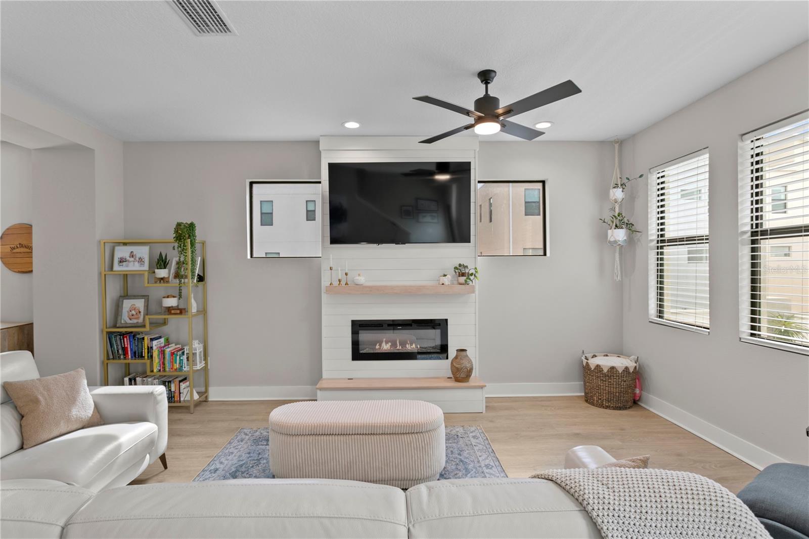 Image 12 of 38 For 2560 12th Terrace N