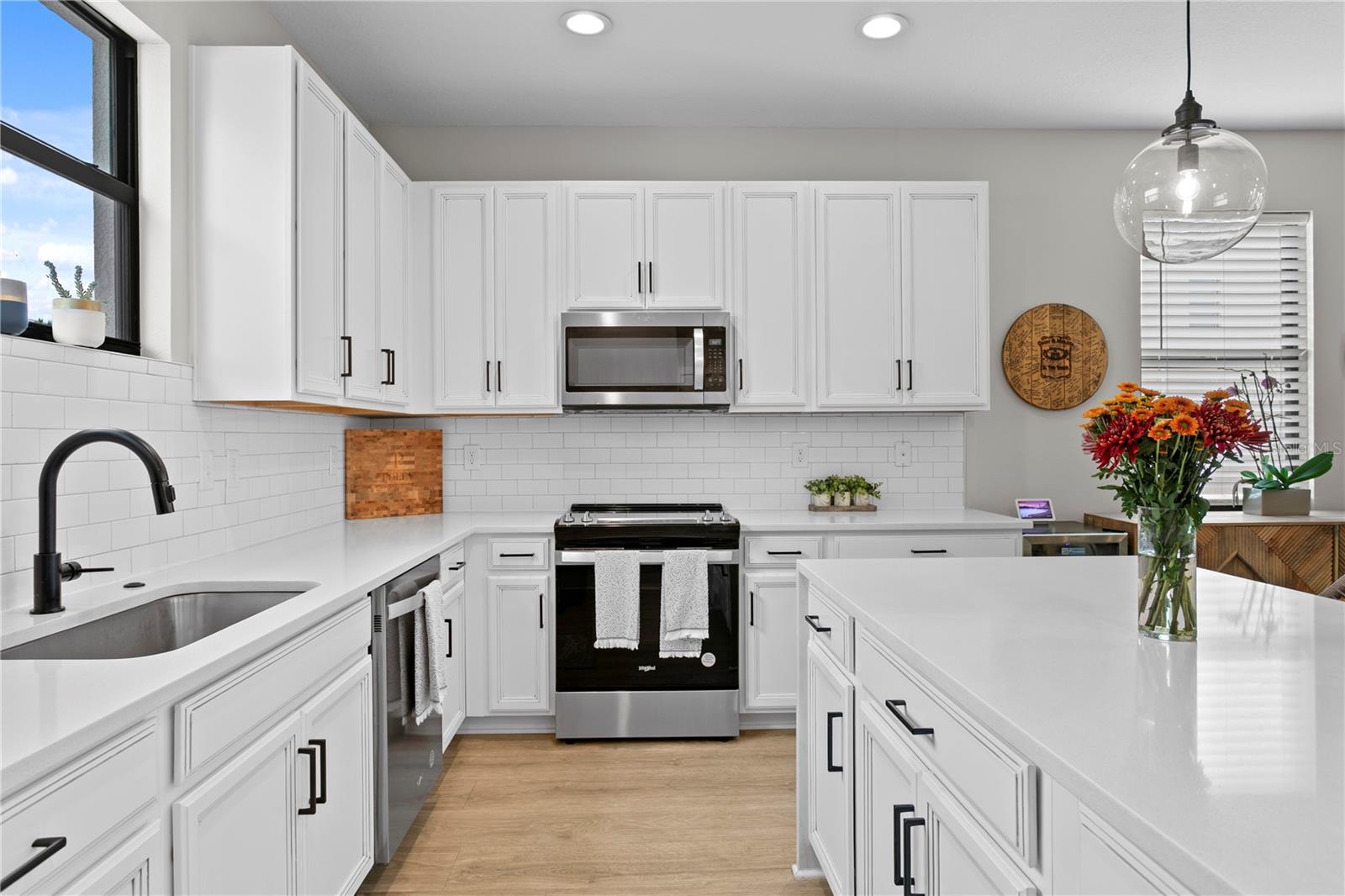 Image 18 of 38 For 2560 12th Terrace N