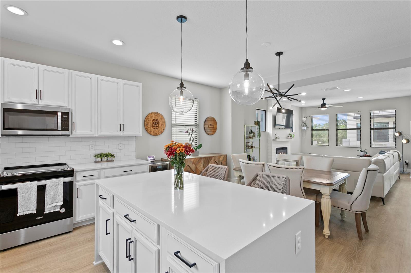 Image 19 of 38 For 2560 12th Terrace N