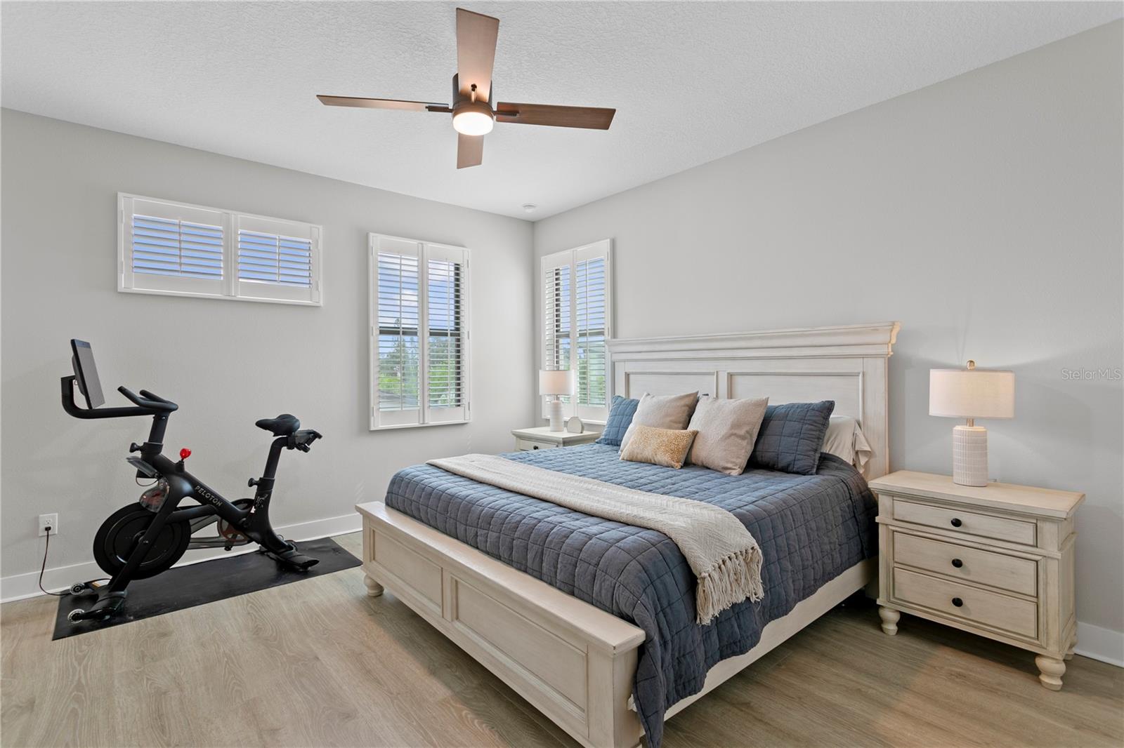 Image 25 of 38 For 2560 12th Terrace N