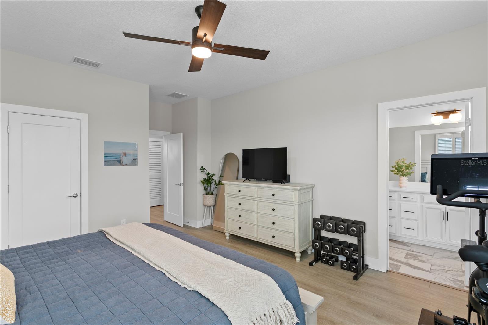 Image 26 of 38 For 2560 12th Terrace N