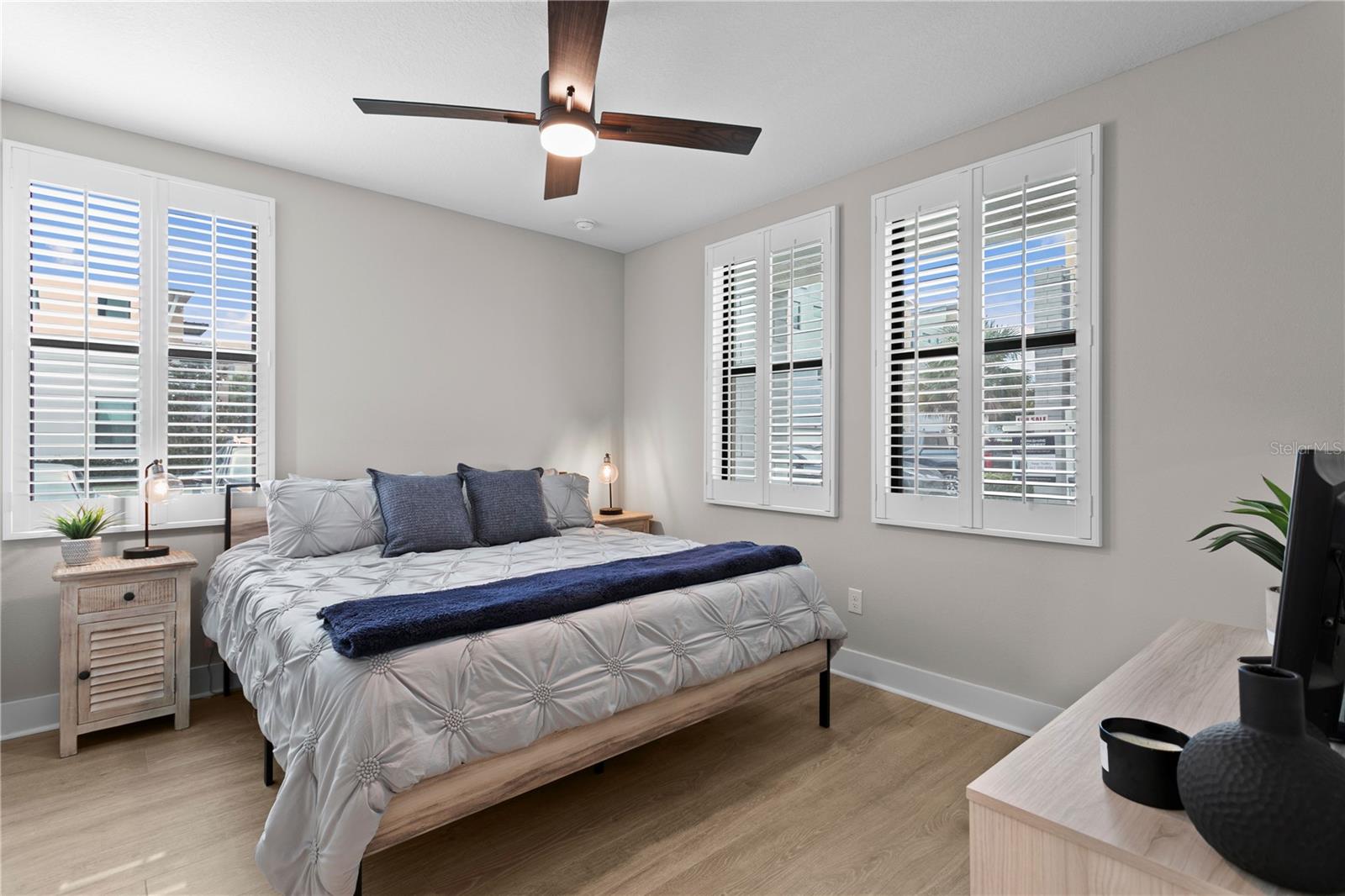 Image 6 of 38 For 2560 12th Terrace N