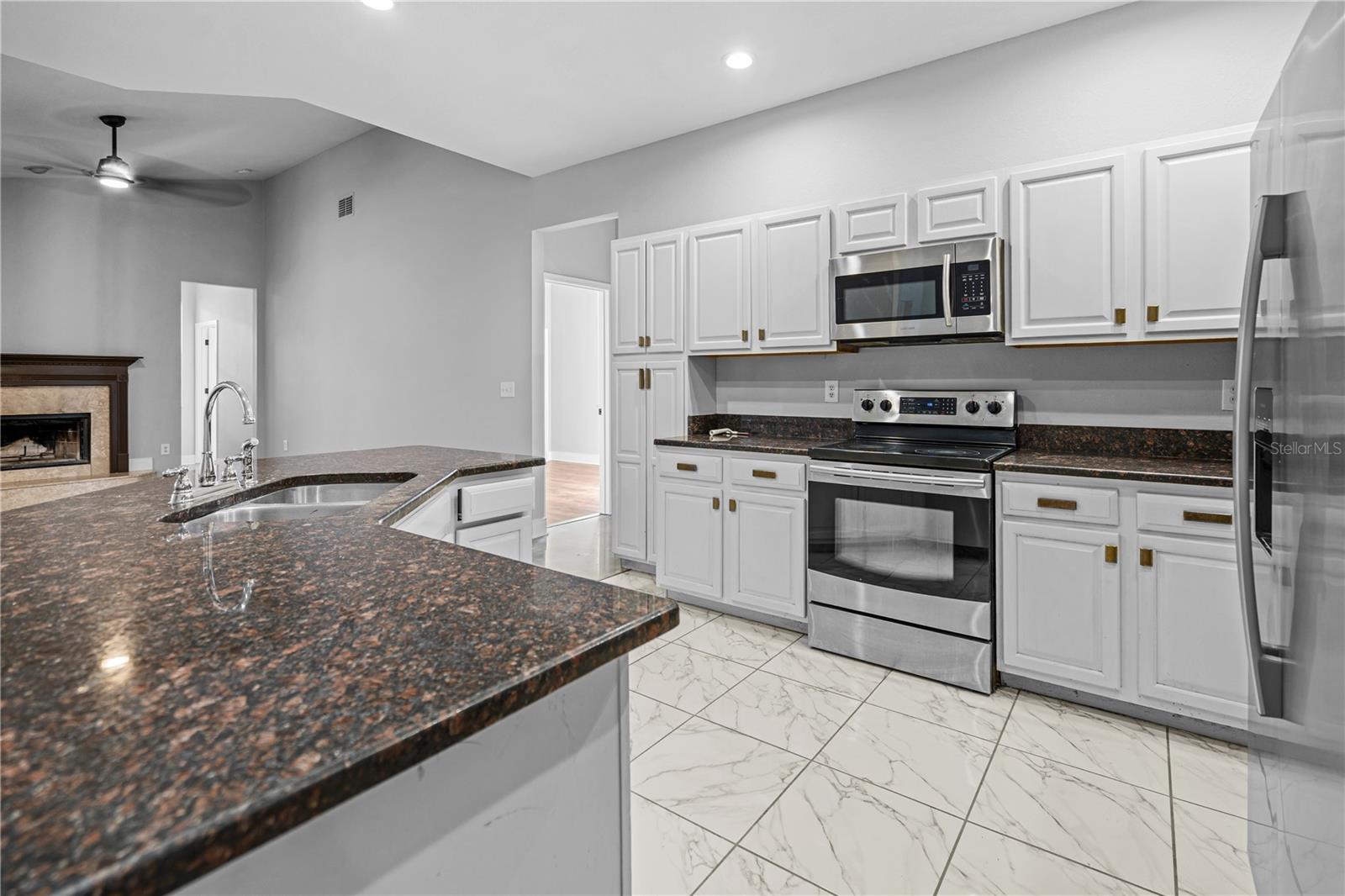 Listing photo id 11 for 3616 Cypress Meadows Road