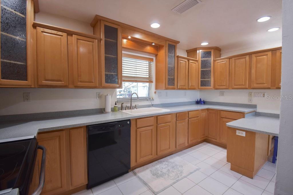 Image 17 of 46 For 5952 52nd Avenue N