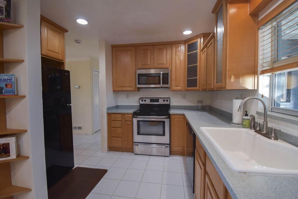 Image 18 of 46 For 5952 52nd Avenue N