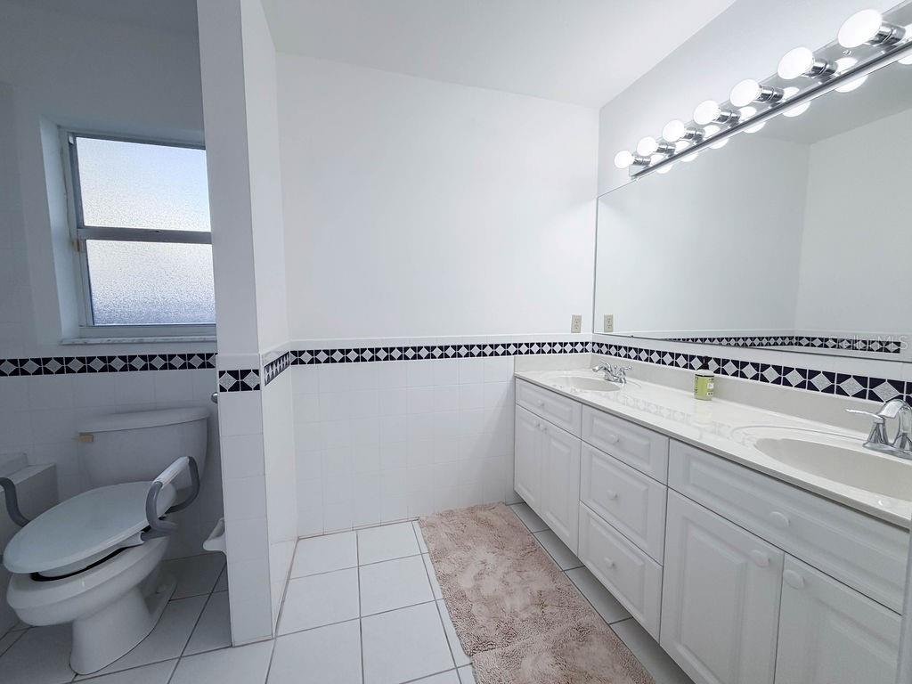 Image 23 of 46 For 5952 52nd Avenue N