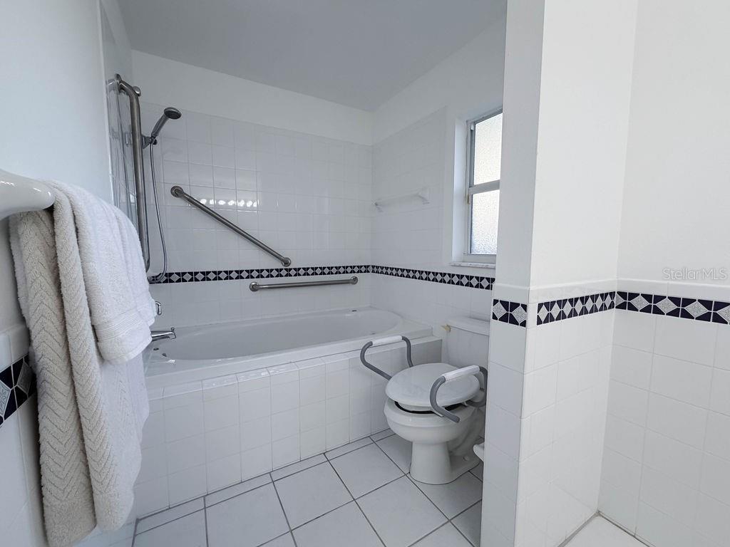 Image 24 of 46 For 5952 52nd Avenue N