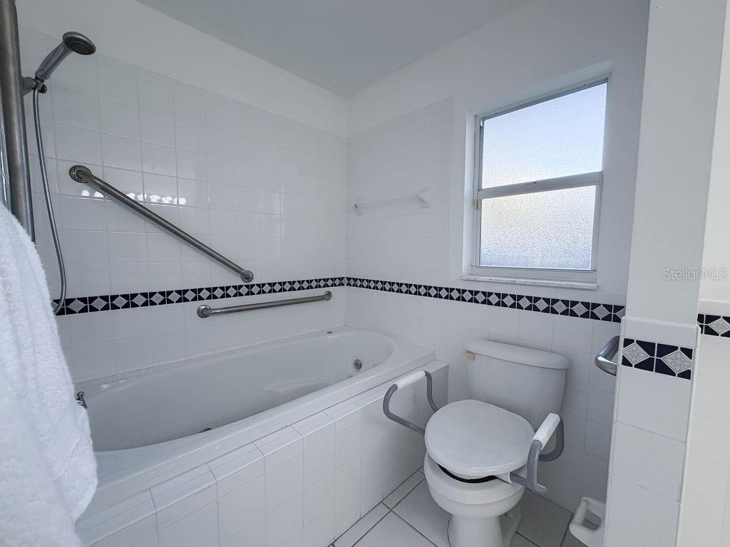 Image 25 of 46 For 5952 52nd Avenue N