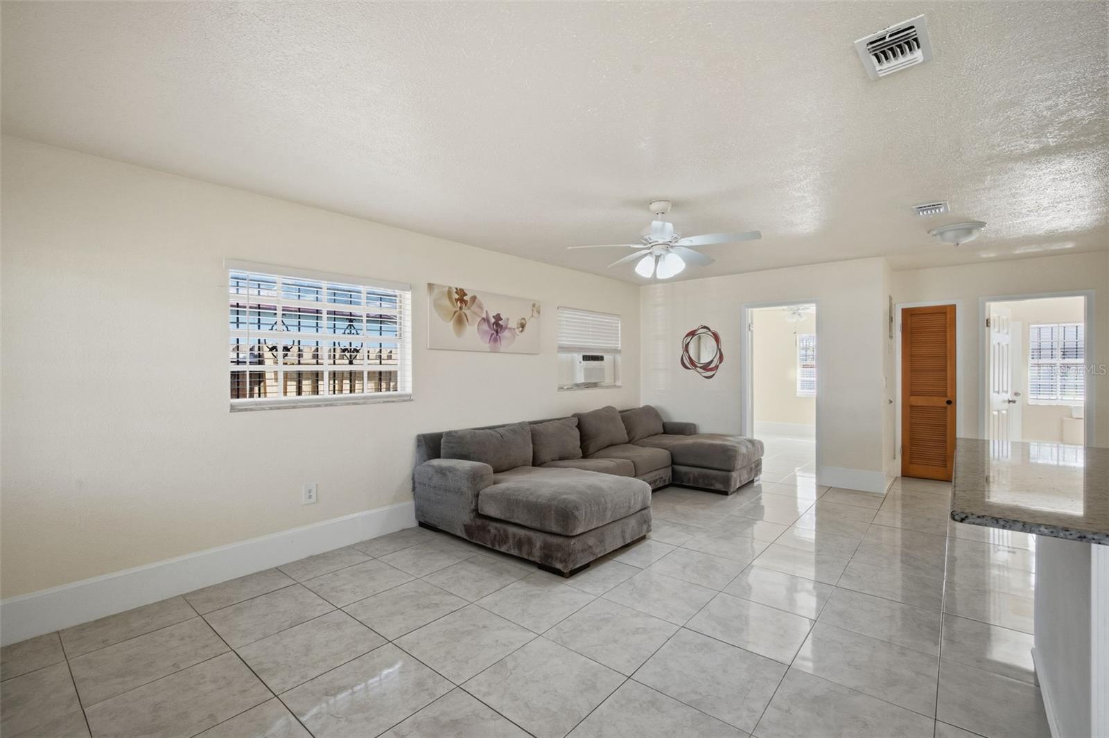 Image 5 of 31 For 1324 Nassau Street