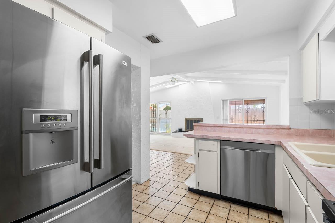 Image 17 of 58 For 7506 Armand Circle