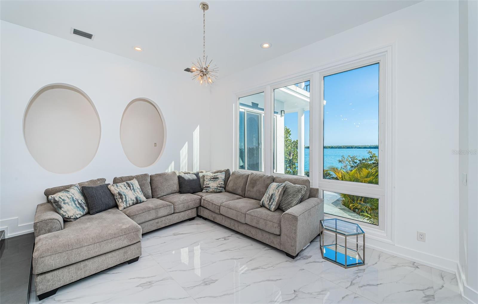 Listing photo id 12 for 5212 62nd Avenue S