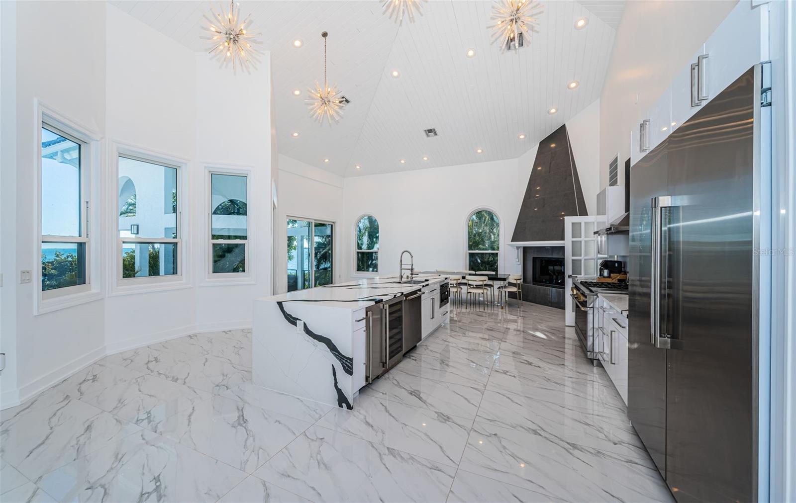 Listing photo id 14 for 5212 62nd Avenue S