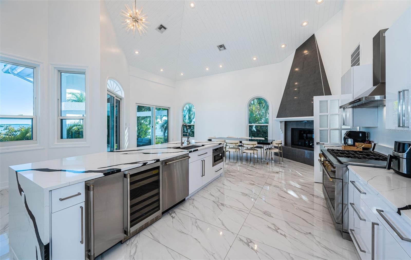 Listing photo id 15 for 5212 62nd Avenue S