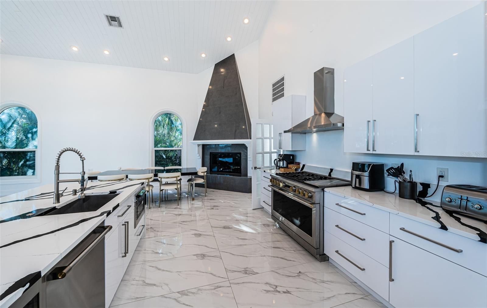 Listing photo id 16 for 5212 62nd Avenue S