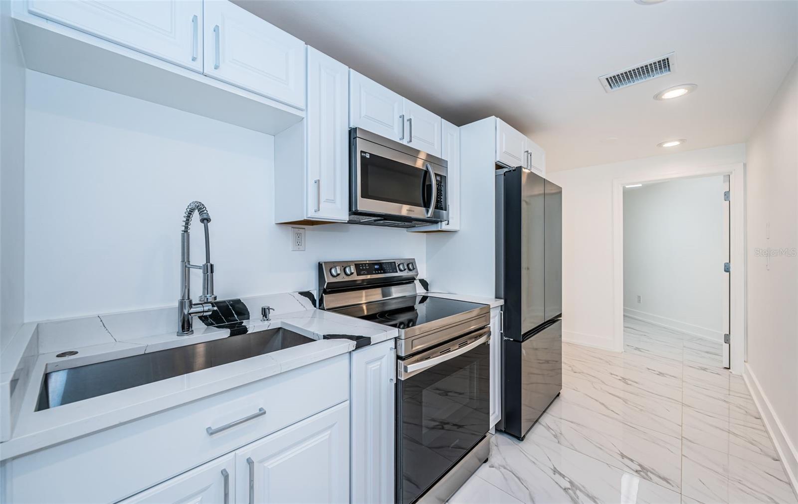 Listing photo id 25 for 5212 62nd Avenue S