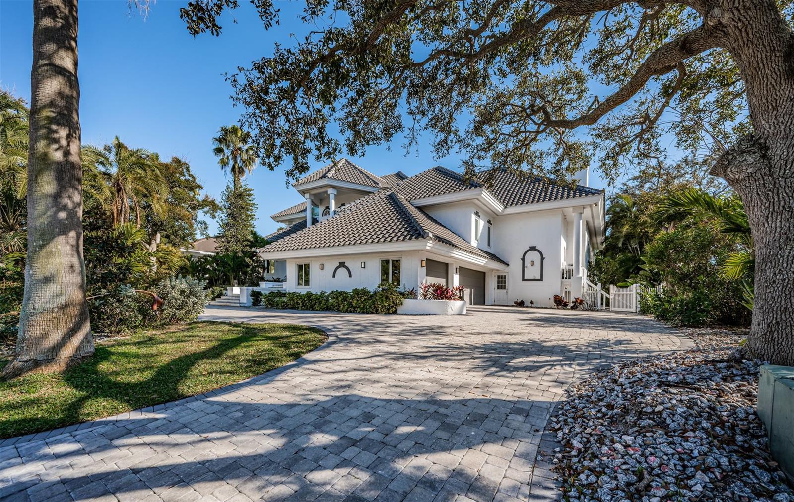 Listing photo id 1 for 5212 62nd Avenue S