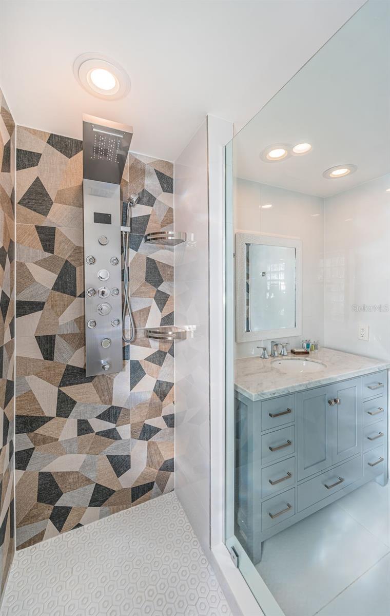 Listing photo id 28 for 5212 62nd Avenue S