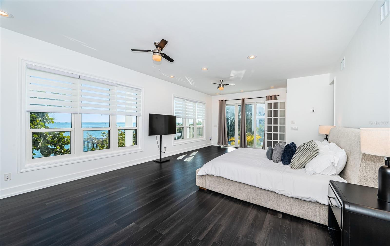 Listing photo id 29 for 5212 62nd Avenue S