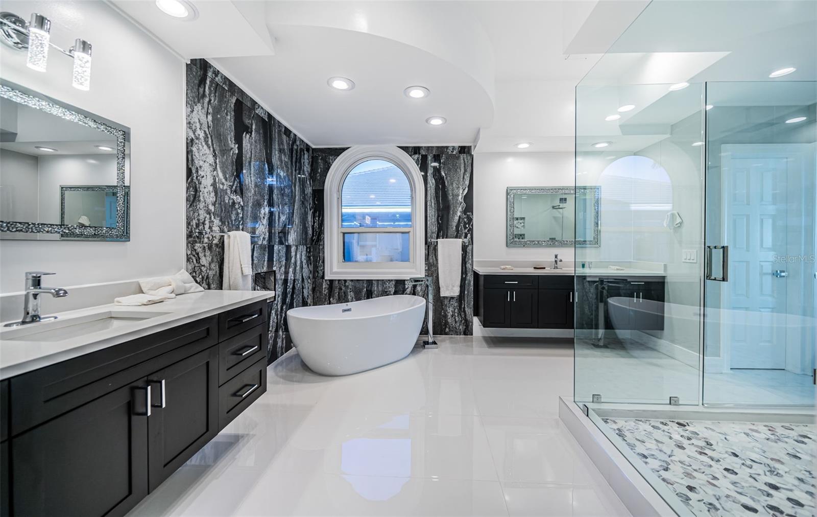 Listing photo id 32 for 5212 62nd Avenue S