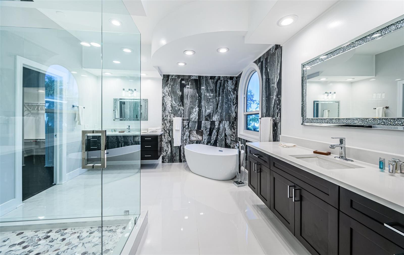 Listing photo id 33 for 5212 62nd Avenue S