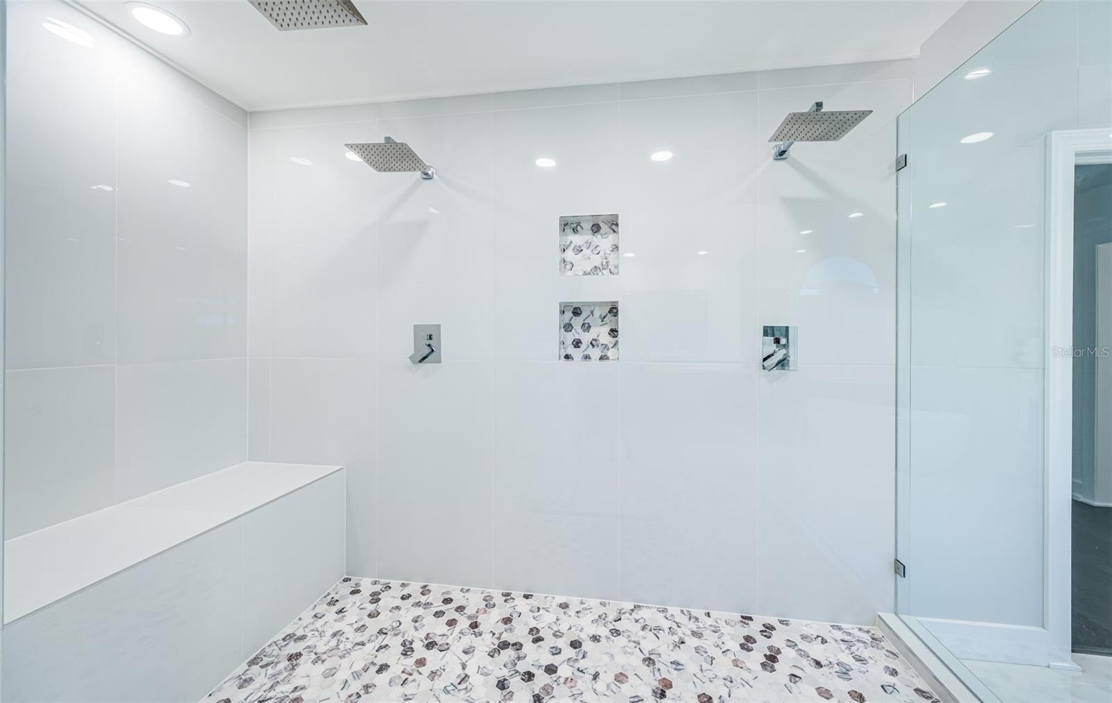 Listing photo id 36 for 5212 62nd Avenue S