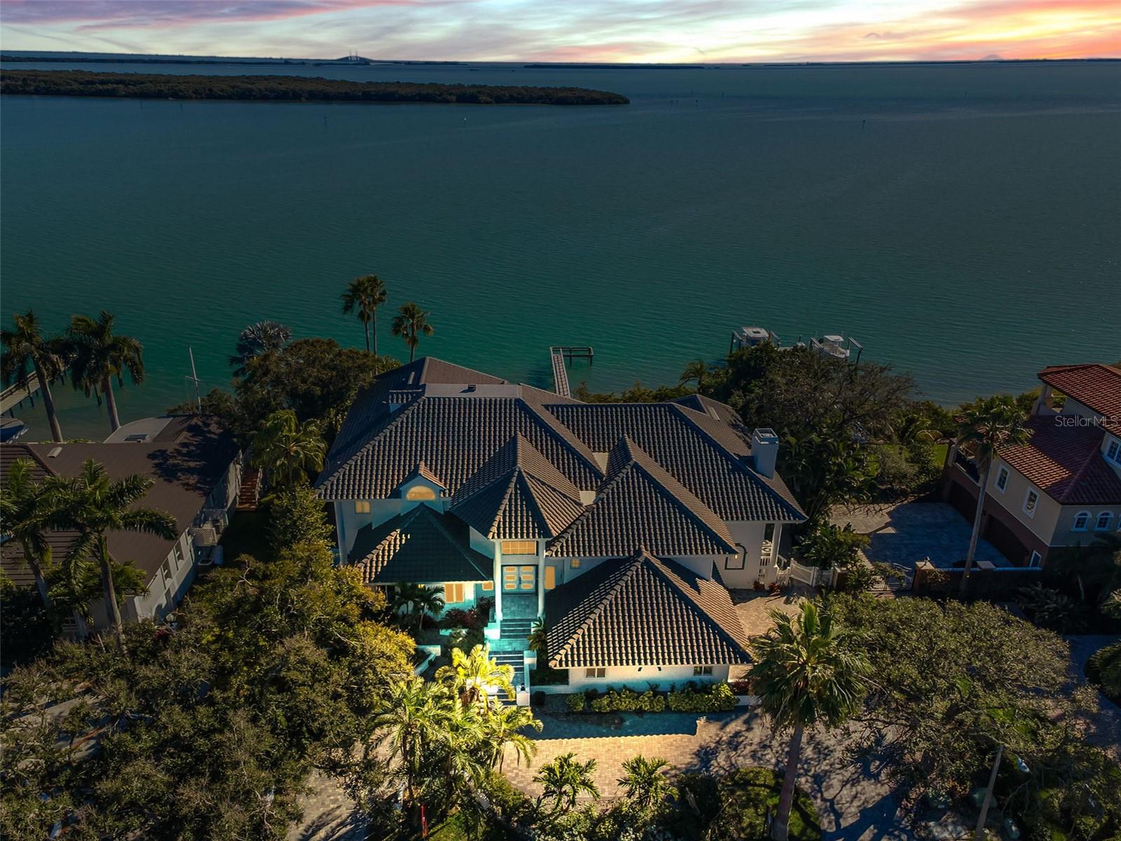 Listing photo id 2 for 5212 62nd Avenue S