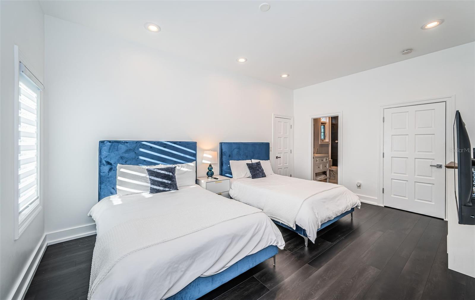 Listing photo id 44 for 5212 62nd Avenue S