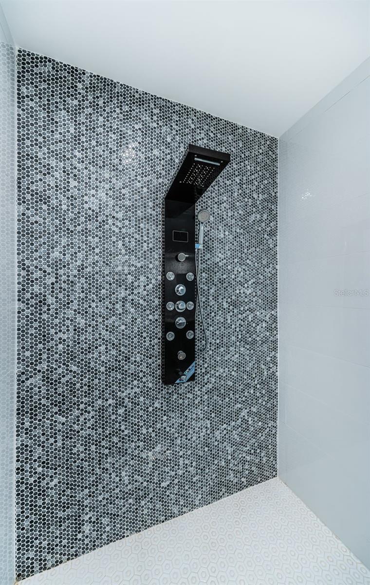 Listing photo id 56 for 5212 62nd Avenue S