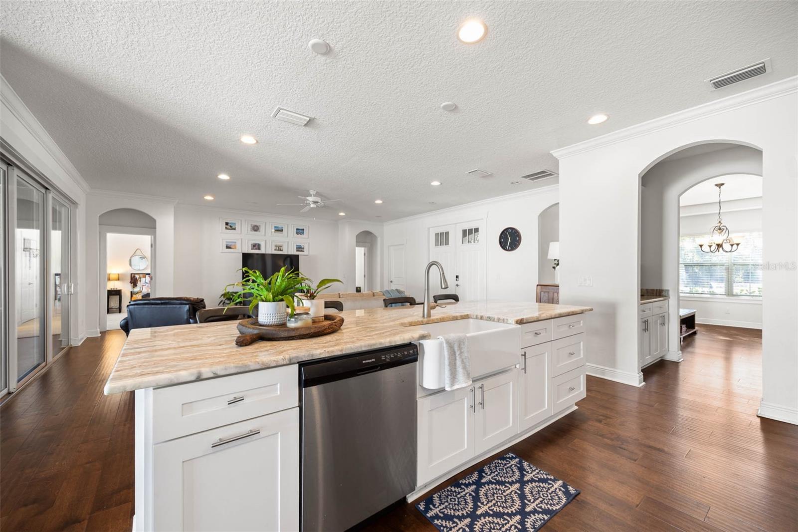 Image 9 of 37 For 4005 El Prado Boulevard