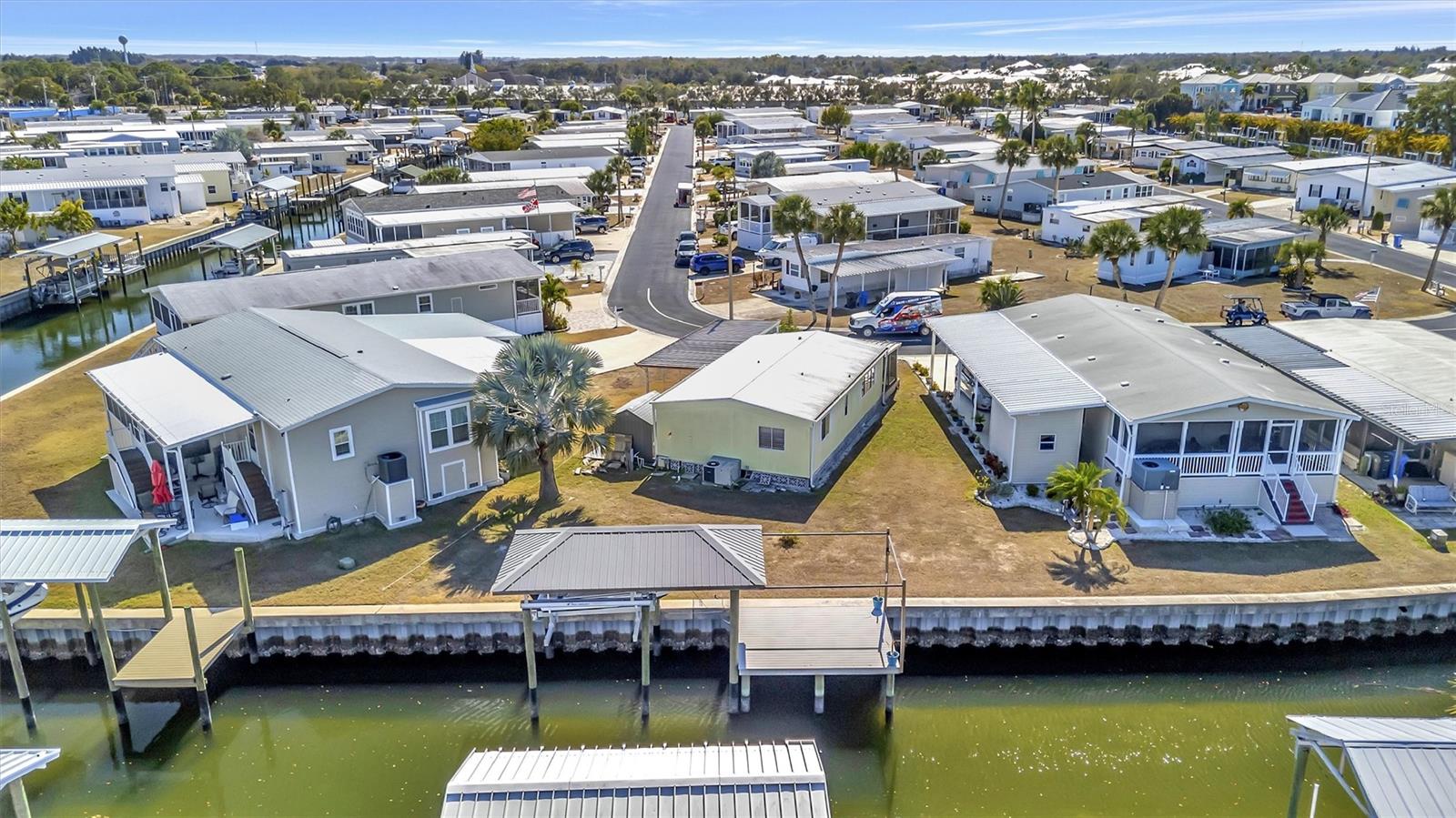 Image 18 of 67 For 129 Saint Lucia Loop