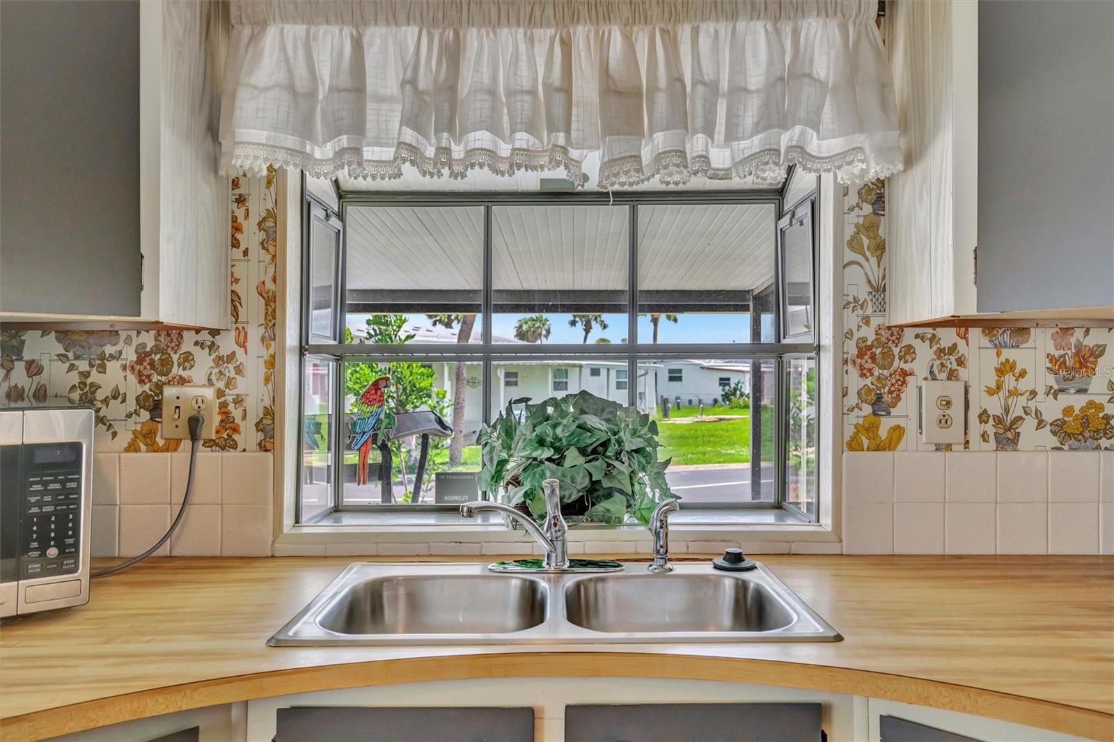 Image 25 of 67 For 129 Saint Lucia Loop