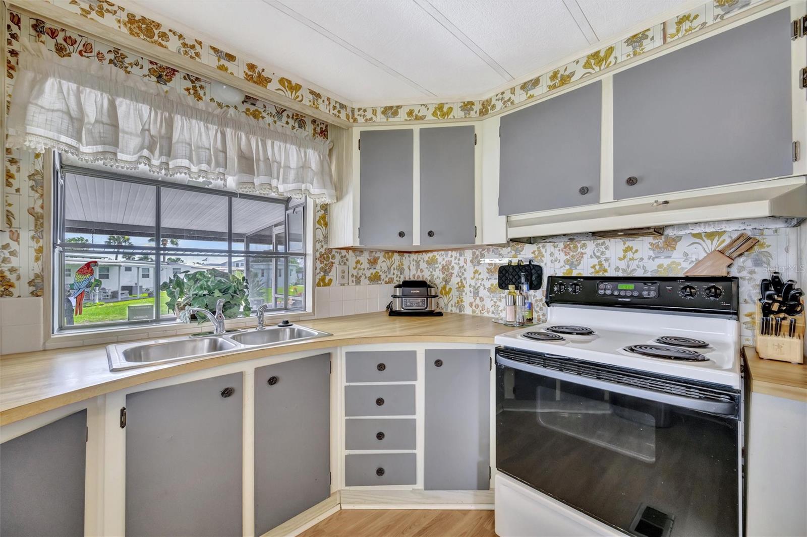 Image 48 of 67 For 129 Saint Lucia Loop