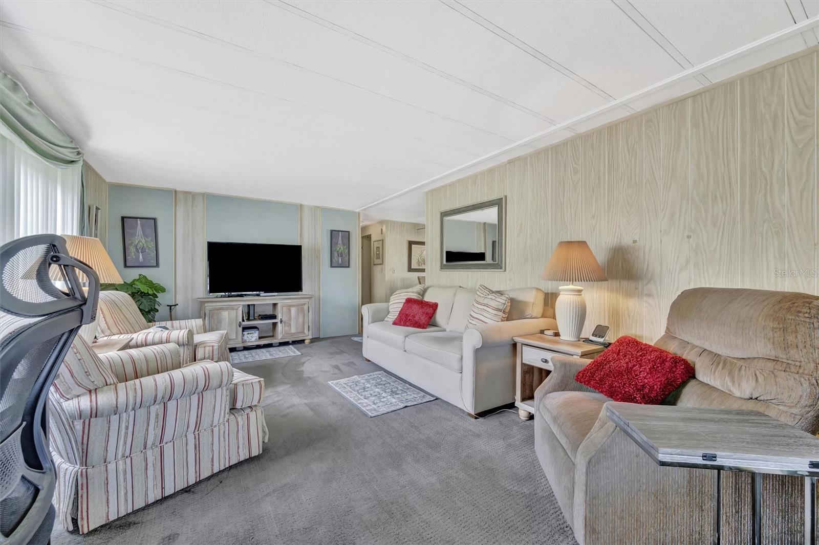 Image 52 of 67 For 129 Saint Lucia Loop