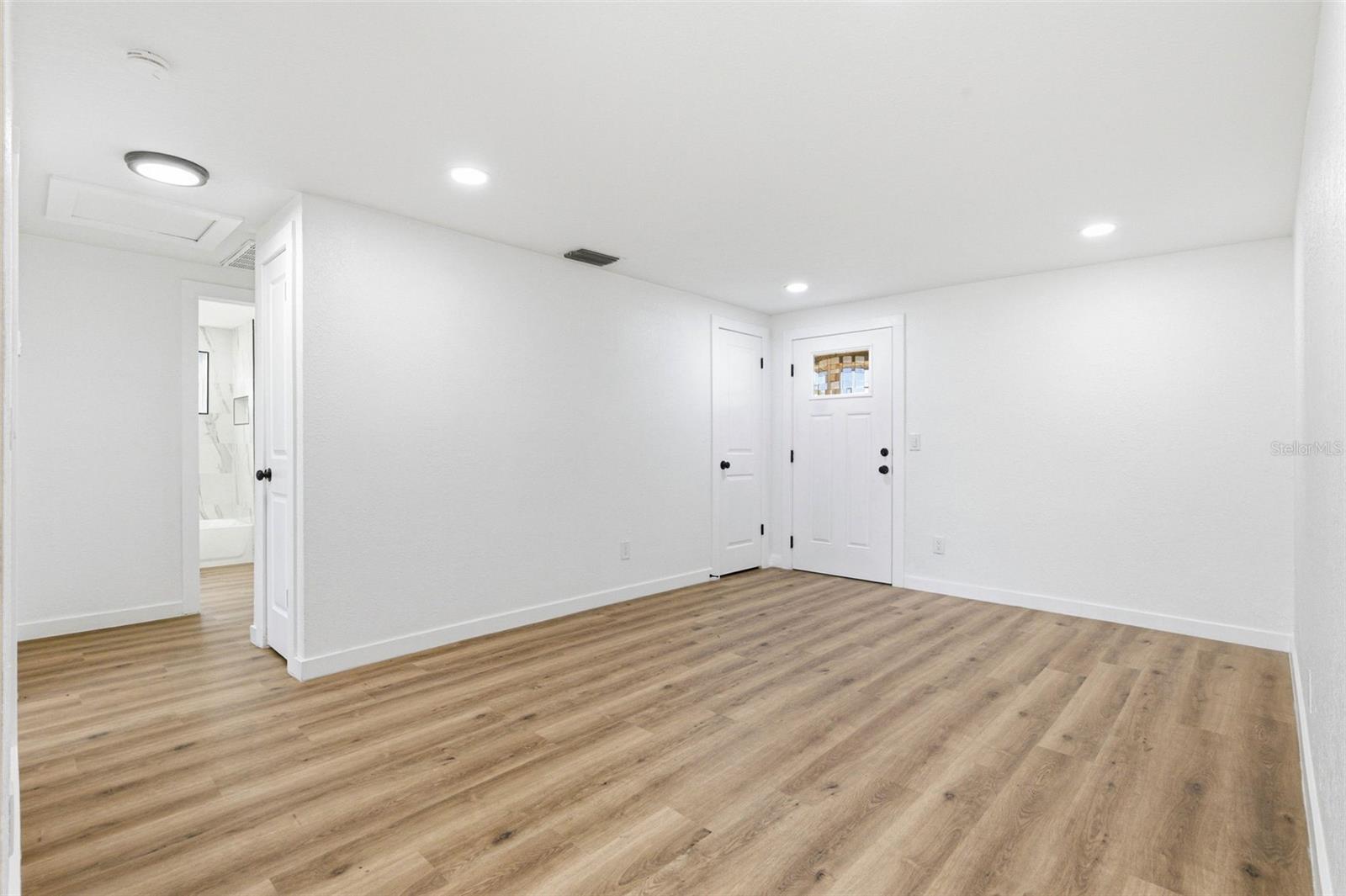 Image 10 of 41 For 6416 Eden Lane