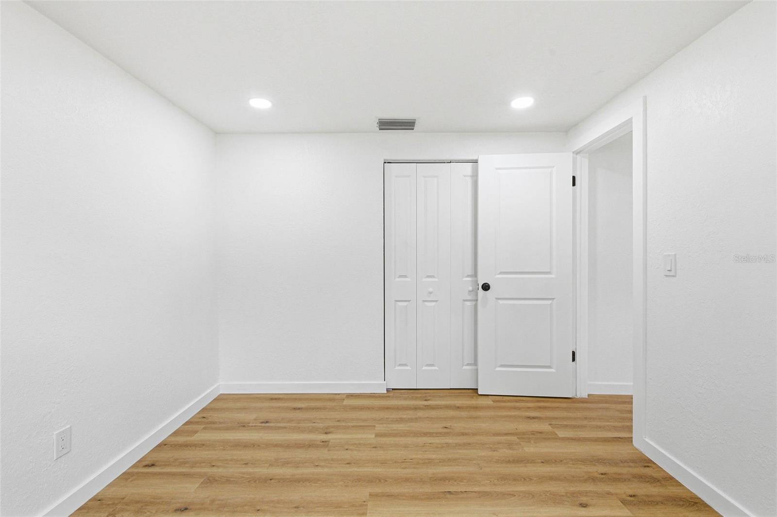 Image 24 of 41 For 6416 Eden Lane