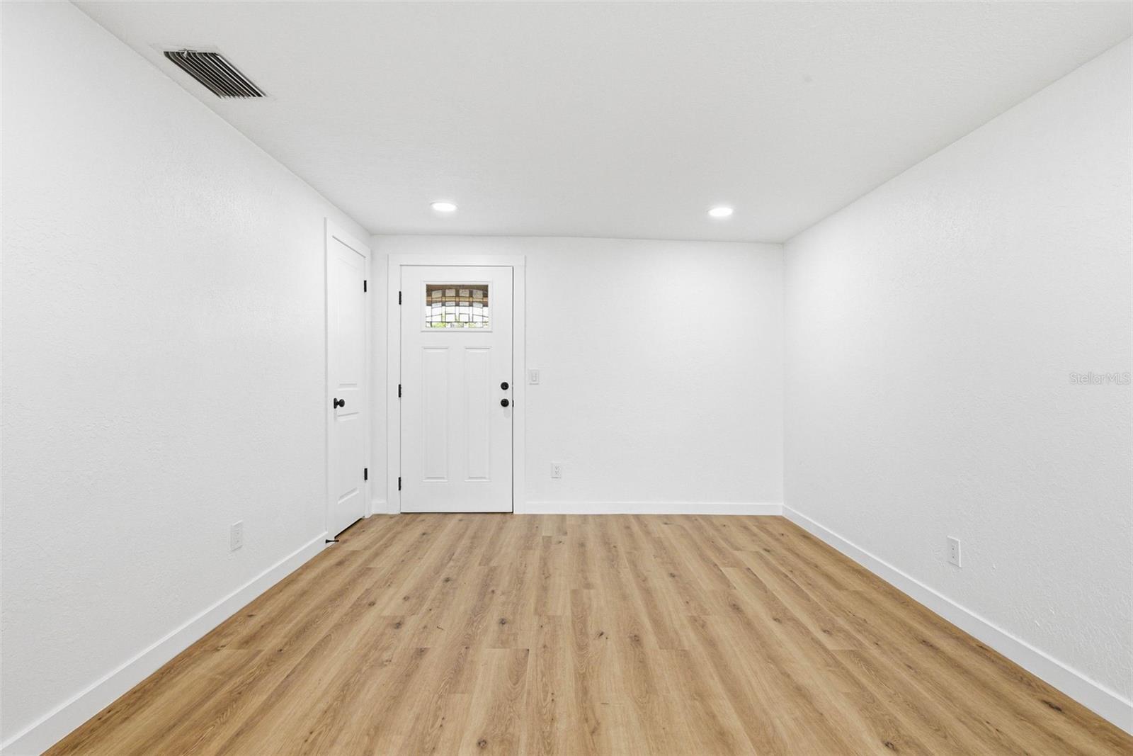 Image 9 of 41 For 6416 Eden Lane