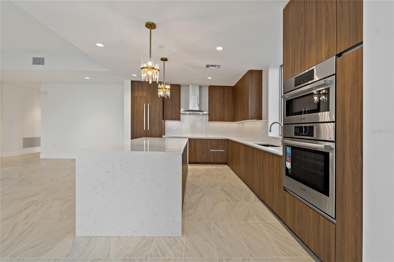 Image 21 of 53 For 777 3rd Avenue N 803