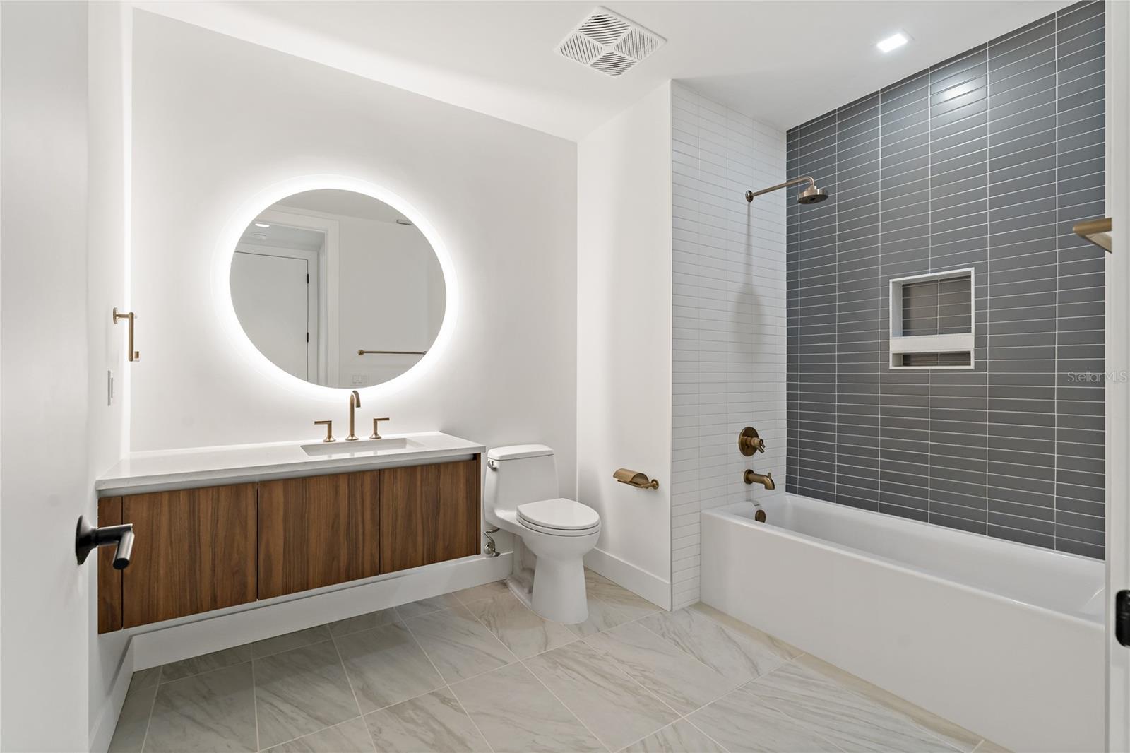 Image 34 of 53 For 777 3rd Avenue N 803