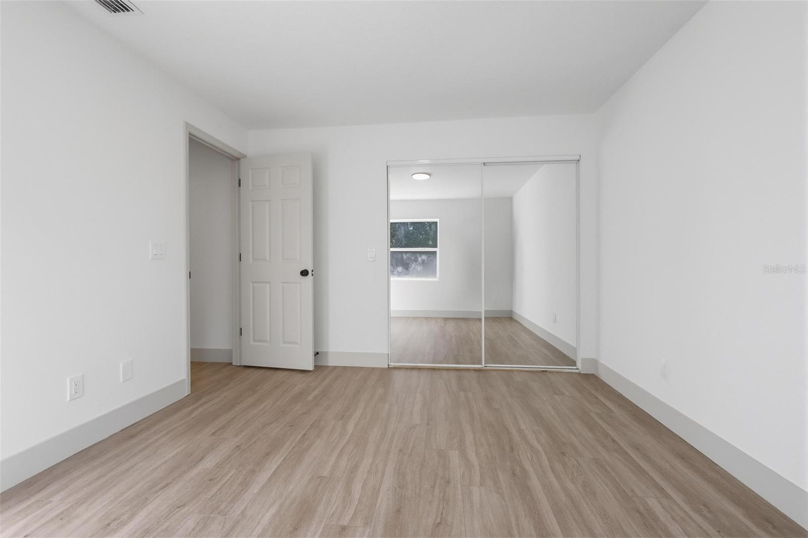 Image 17 of 26 For 250 Deerfoot Road